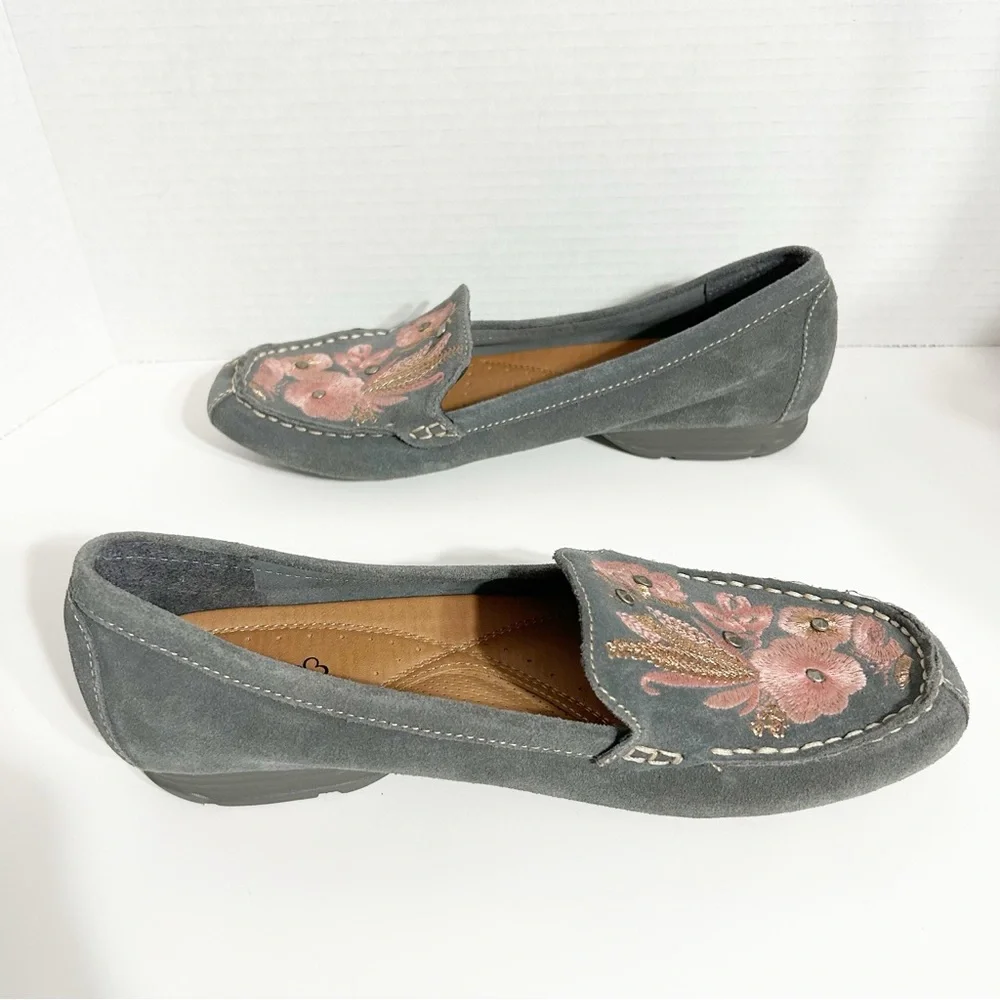 Baretraps Otella Gray Suede Leather Slip On Loafer Shoe Embroider Floral Detail
